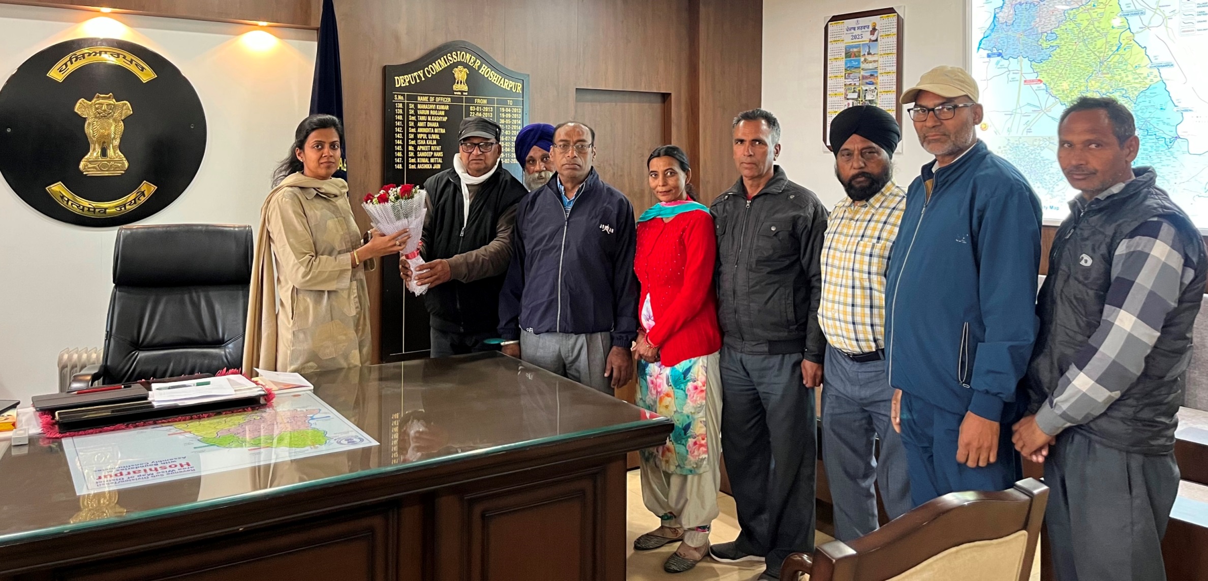 The delegation of Labor Party met Deputy Commissioner Ashika Jain and congratulated her on coming to Hoshiarpur.
